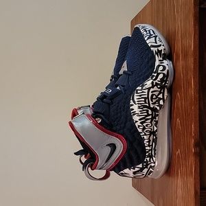 Nike Air LeBron 17 Graffiti Sz 8